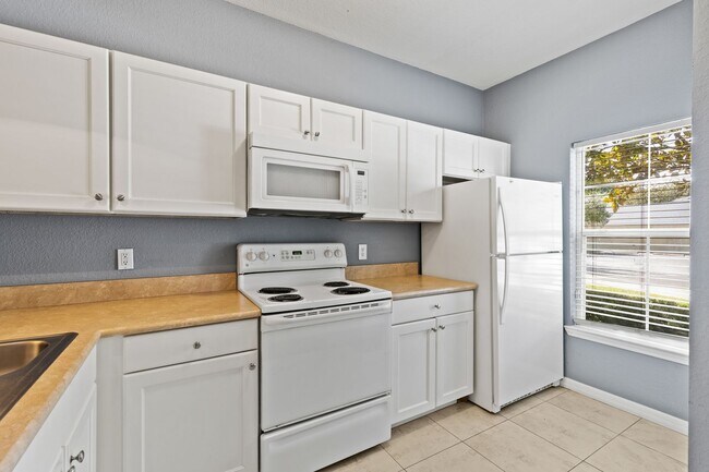 Building Photo - Charming Magnolia Place Townhome