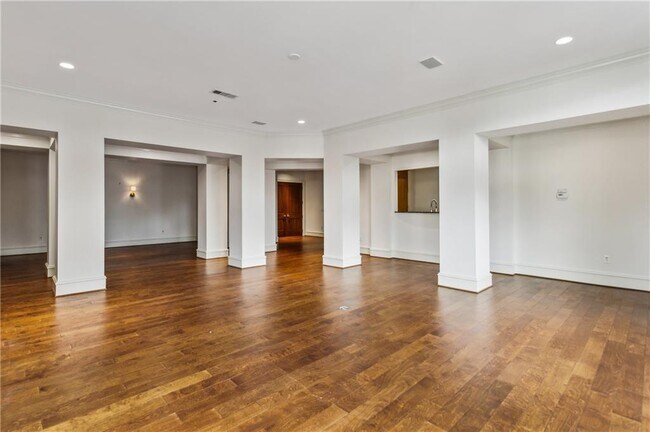 Building Photo - 2500 Peachtree Rd NW