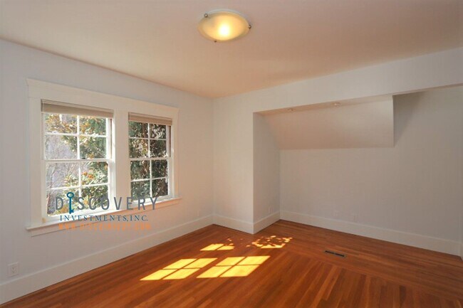 Building Photo - Trestle Glen Three Bedroom Home With Stunning Backyard