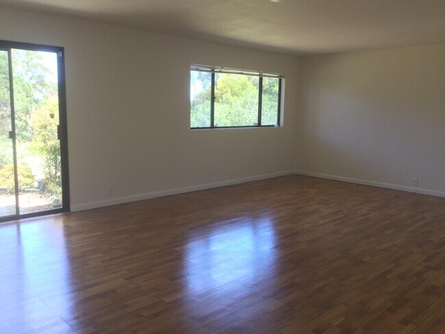 Building Photo - 55 Del Monte Dr
