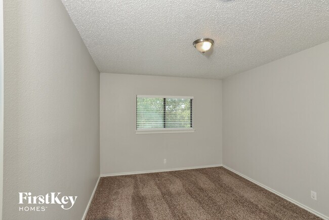 Building Photo - 13391 Greenstone