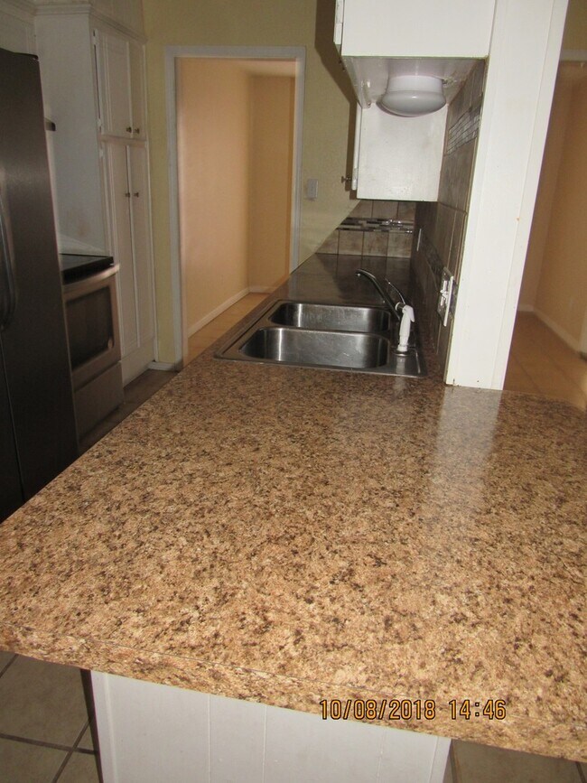 Building Photo - PETS NEGOTIABLE WITH OWNER APPROVAL!!!