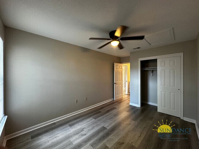 Building Photo - Magnificent 2 Bedroom Townhouse in Fort Wa...