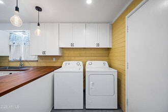 Building Photo - 4019 N 22nd Ave