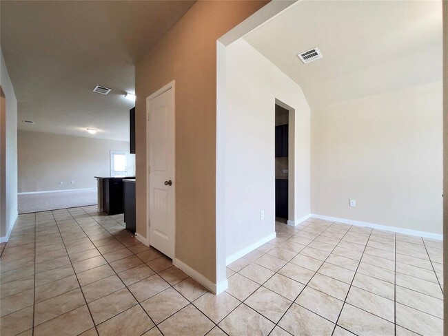 Building Photo - 6001 Roderick Dr