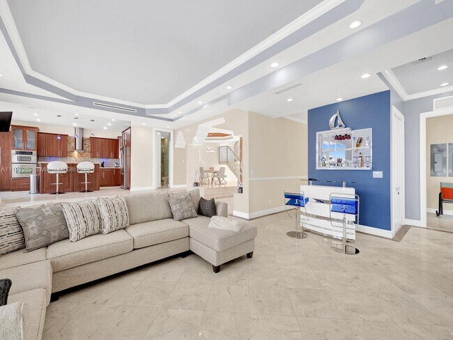 Building Photo - 7556 W Treasure Dr