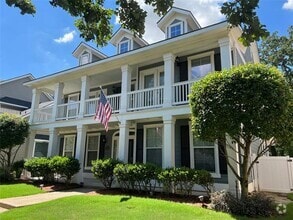 Building Photo - 1021 Elm Dr