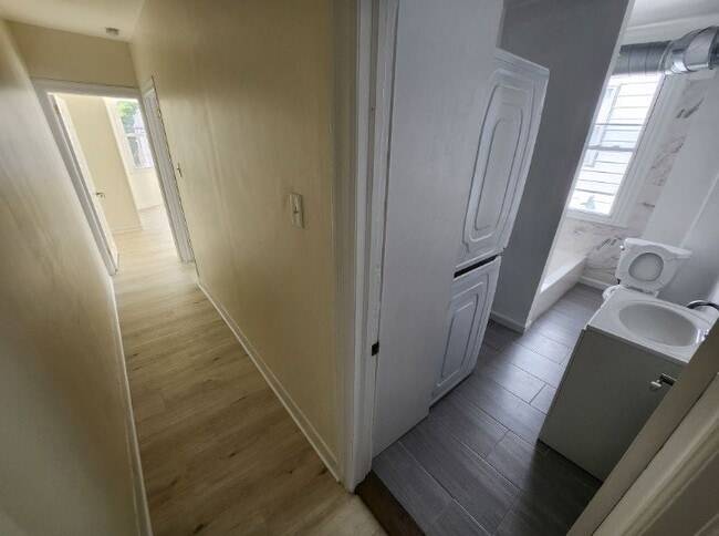 Building Photo - 348 W Queen Ln