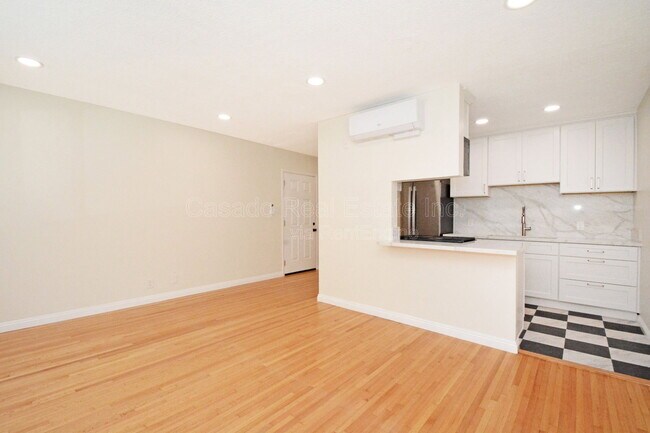 Building Photo - 338 Elm Ave