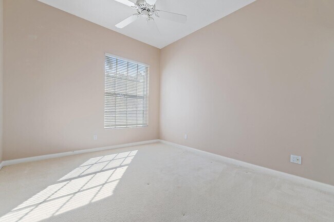 Building Photo - 8120 SE Paurotis Ln