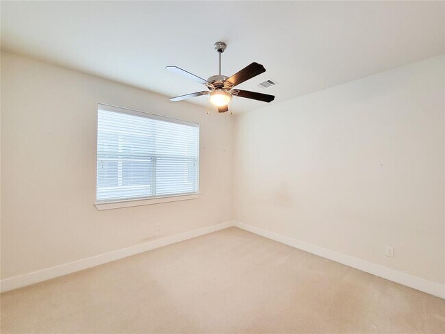 Building Photo - 1815 Crestdale Dr