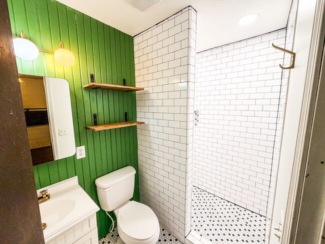 Building Photo - Fully Renovated Modern Farmhouse in Quiet Jennings