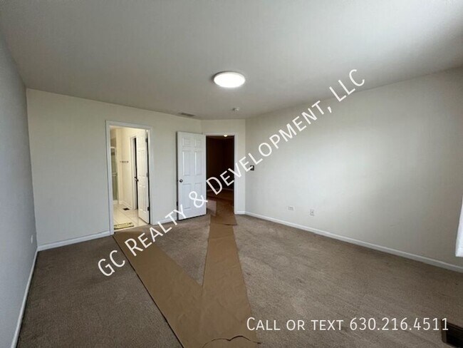 Building Photo - 2522 Dunraven Ave