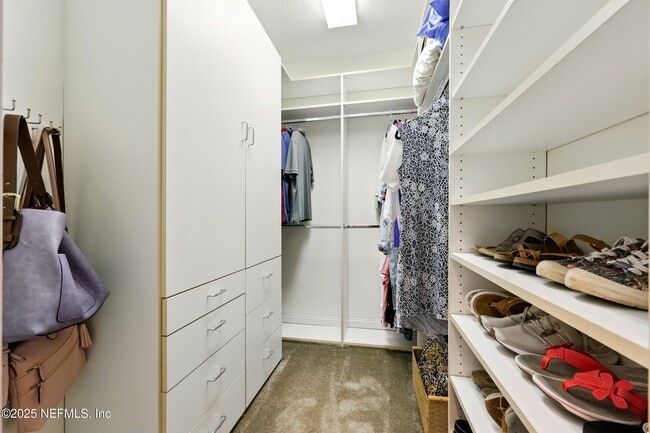 Building Photo - 330 N Shore Cir