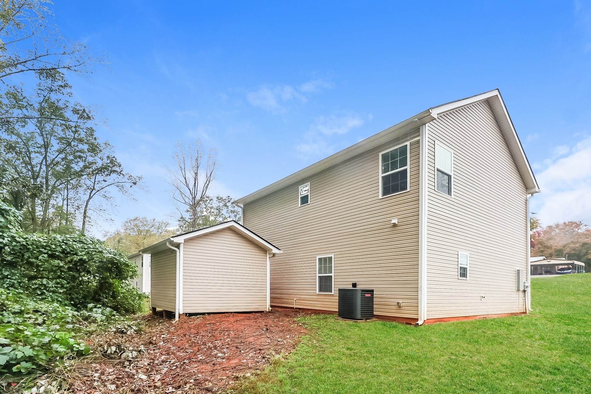 Building Photo - 606 E Texas Ave