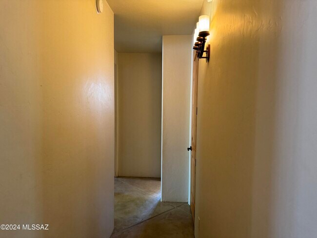 Building Photo - 1717 N Baxter Dr