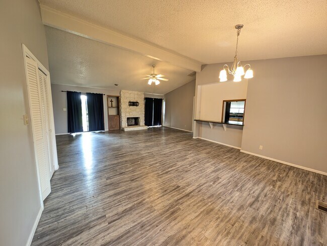Building Photo - 8220 S College Ave