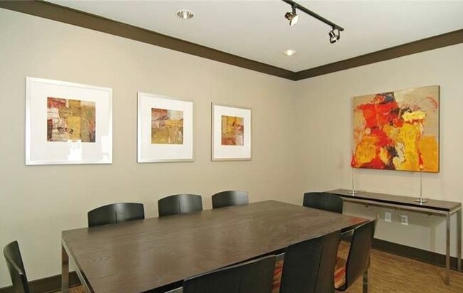 Building Photo - Beautiful Condo in the Heart of Ballard!
