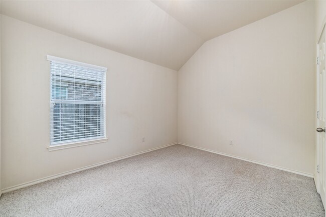 Building Photo - 3 Garden Grove Dr