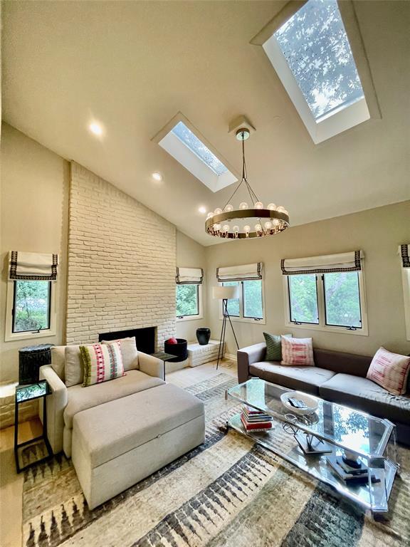 Building Photo - 806 Rock Creek Dr