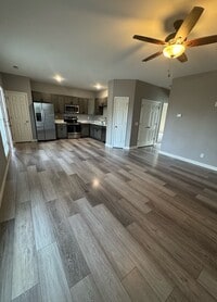 Building Photo - Muddy Springs 8 Plex