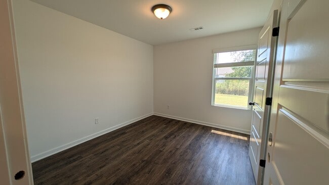 Building Photo - 720 Short Leaf Ln