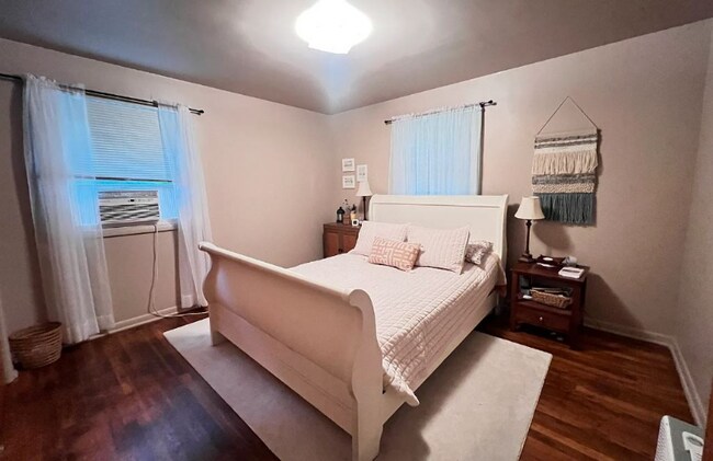 Building Photo - 5316 W River Rd