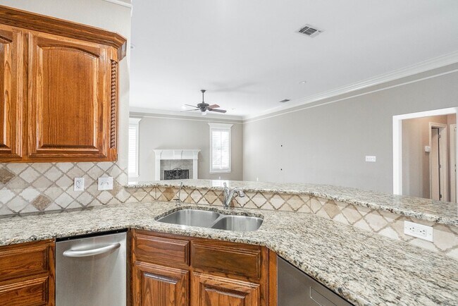 Building Photo - 3 Chambord Dr