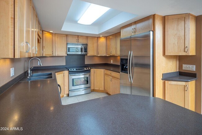 Building Photo - 7830 E Camelback Rd