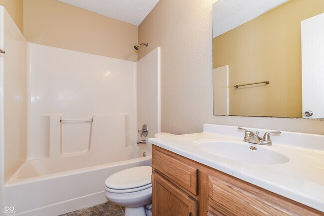 Building Photo - 7467 Grandview Dr