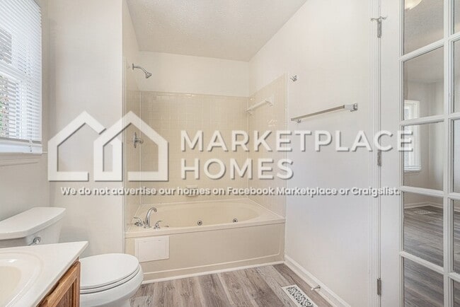 Building Photo - 525 Allana Dr