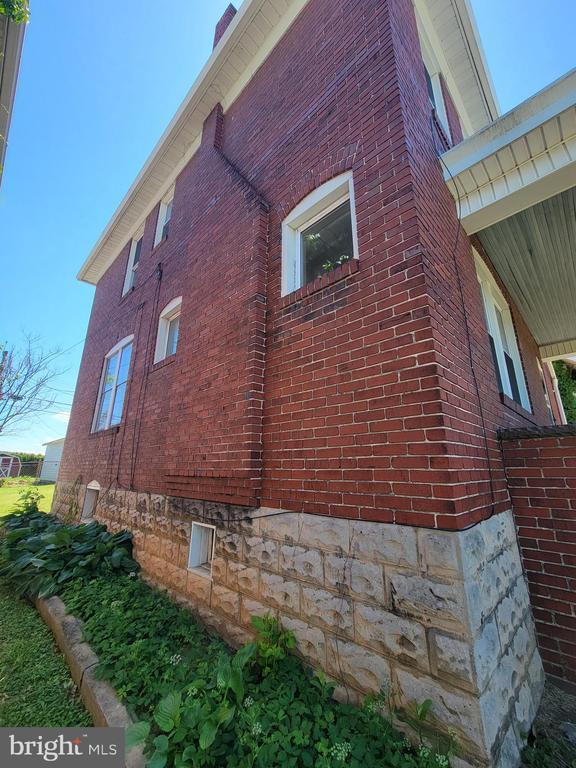 Building Photo - 632 Hill Top Dr