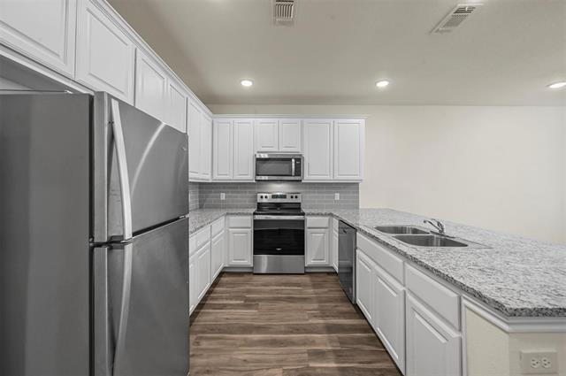 Building Photo - 105 4th St