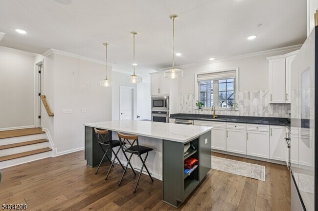 Building Photo - 21 Dahlia Dr