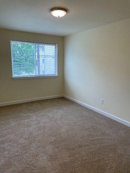 Building Photo - 730 Brandywine St SE