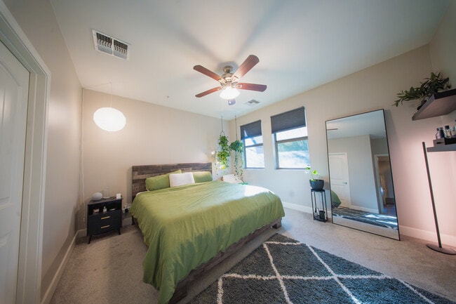 Building Photo - 1406 W Main St