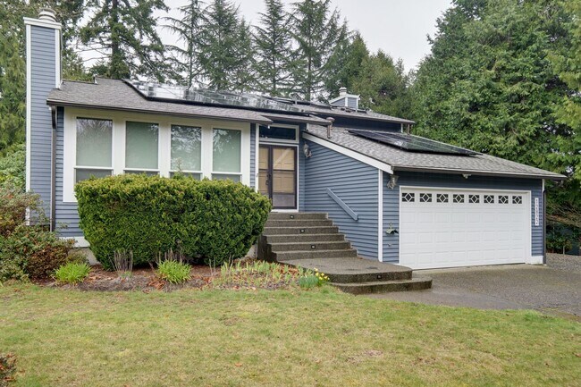 Building Photo - Kent Tri-level home