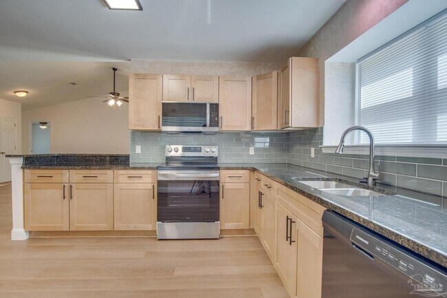 Building Photo - 4631 Northpointe Cir