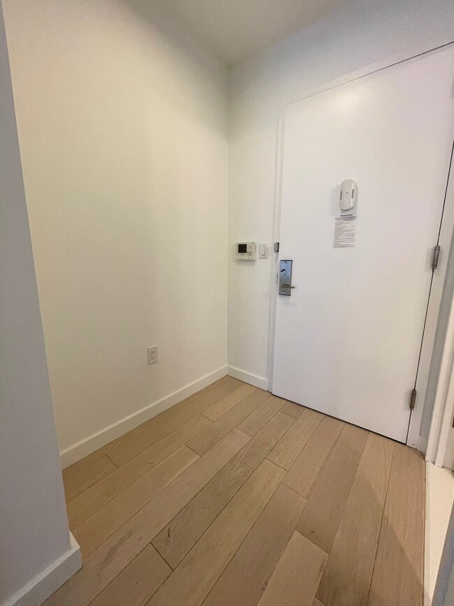 Interior Photo - 535 W 43rd Street