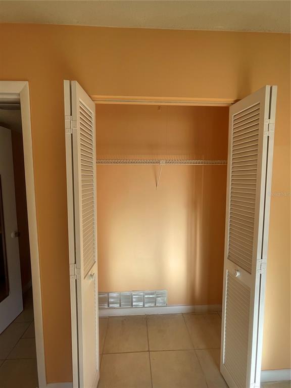 Building Photo - 549 Fairways Dr
