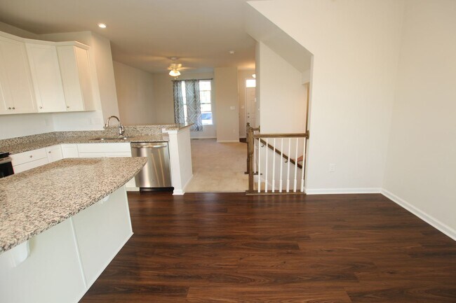 Building Photo - The Homestead- immaculate town home with community pool.