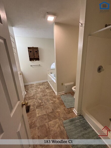 Building Photo - 183 Woodlee Ct