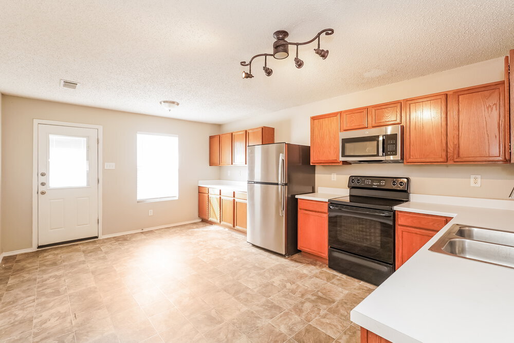 Building Photo - 541 Magdalen Ave