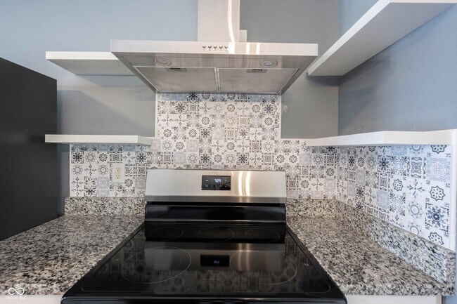 Building Photo - 3157 E Washington St