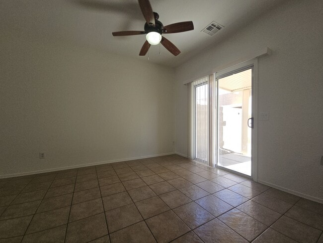 Building Photo - 2300 E Magma Rd