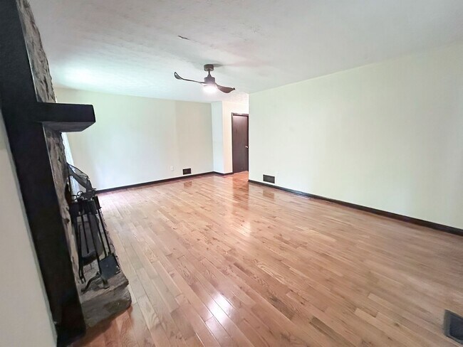 Building Photo - 3 BR Wooded Retreat in the Heart of East Cobb!
