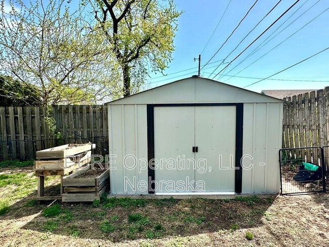 Building Photo - 5011 Miami St