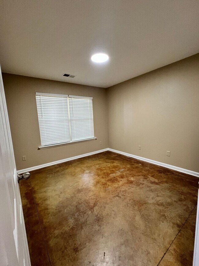 Building Photo - 3 BD 1 BA home in Millington! Minutes from Navy Base