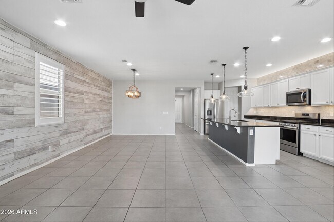 Building Photo - 17766 W Granite View Dr