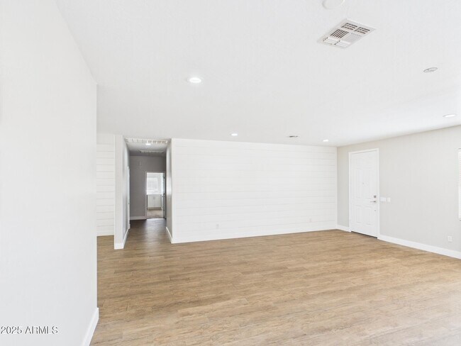 Building Photo - 27007 N 31st Dr